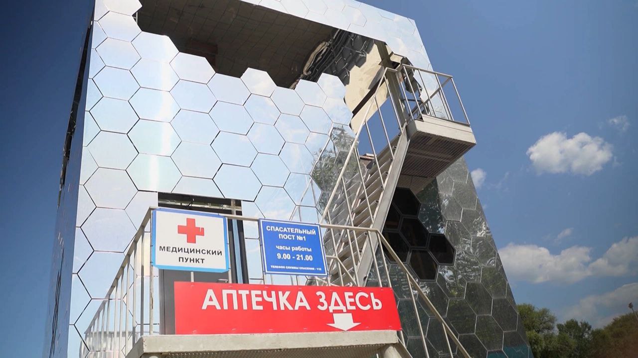Сегодня на белгородском пляже «Берега» спасатели пришли на помощь ребёнку. Его спасли из воды. Причина и обстоятельства происшествия устанавливаются, сообщили в ГУ МЧС России по Белгородской области. Поисково-спасательные работы вели три специалиста и две единицы техники. Подписаться Прислать новость