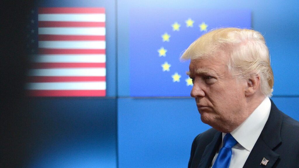 США обложили пошлинами 70% экспорта ЕС на сумму €380 млрд в год США, несмотря на заявления о "заморозке", уже обложили действующими пошлинами 70% экспорта ЕС в эту страну на общую сумму в €380 млрд в год, причем Вашингтон готовится их расширить на 97% евроэкспорта. Об этом заявил еврокомиссар по торговле и экономической безопасности Марош Шефчович, выступая на сессии Европарламента в Страсбурге "США временно снизили свои универсальные пошлины против ЕС с 20% до 10%. Однако тарифы США в размере от 10% до 25% все еще покрывают европейский экспорт объемом в €380 млрд, что составляет 70% от всего экспорта ЕС в США", - сказал Шефчович. YouTube sponsr.ru