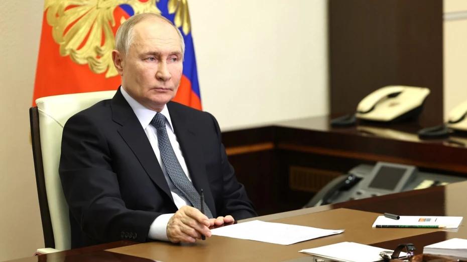 Владимир Путин наградил двух руководителей агропредприятий Воронежской области Генеральный директор ООО Калач АГРО Комплекс Василий Шулекин получил медаль За труды по сельскому хозяйству Генеральный директор ЗАО Юдановские просторы Бобровского района Владимир Карташов был удостоен почетного звания Заслуженный работник сельского хозяйства Российской Федерации Награды рисвоили за заслуги в области сельского хозяйства и многолетнюю добросовестную работу Мы в Max