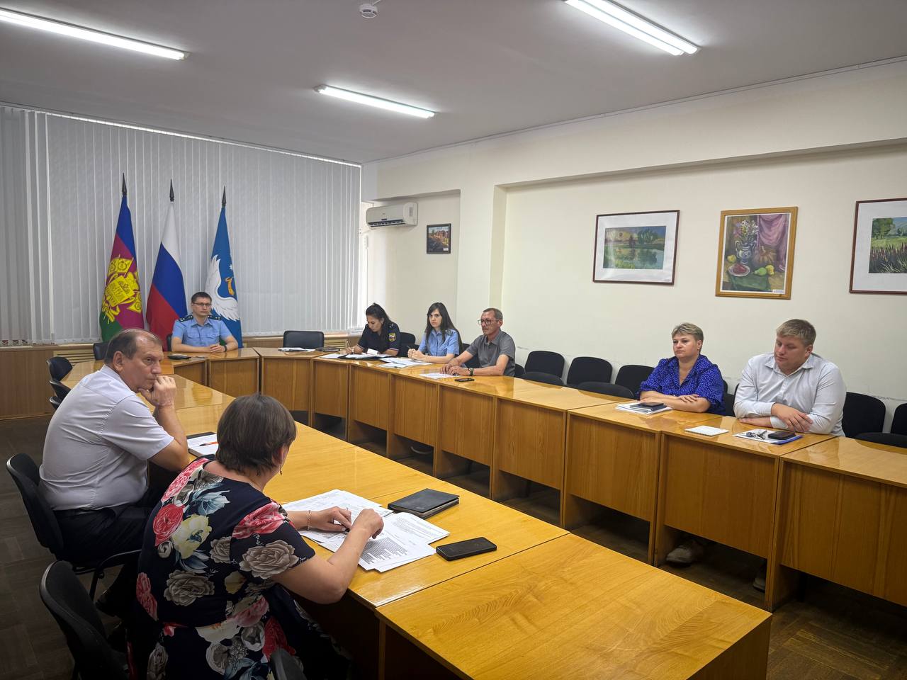 Прокуратурой Крыловского района проведено совещание по вопросу исполнения решений судов по искам прокурора Прокуратурой района с участием судебных приставов СОСП по Краснодарскому краю № 1 ГМУ ФССП России и глав органов местного самоуправления проведено совещание по вопросу исполнения решений судов, вынесенных по результатам рассмотрения дел по исковым заявлениям прокурора. В ходе совещания обсуждены проблемные вопросы, возникающие при исполнении решений, дана оценка эффективности деятельности поднадзорных органов в указанной сфере, определены конкретные шаги по завершению необходимых мероприятий. Работа в данном направлении находится наличном контроле у прокурора района.