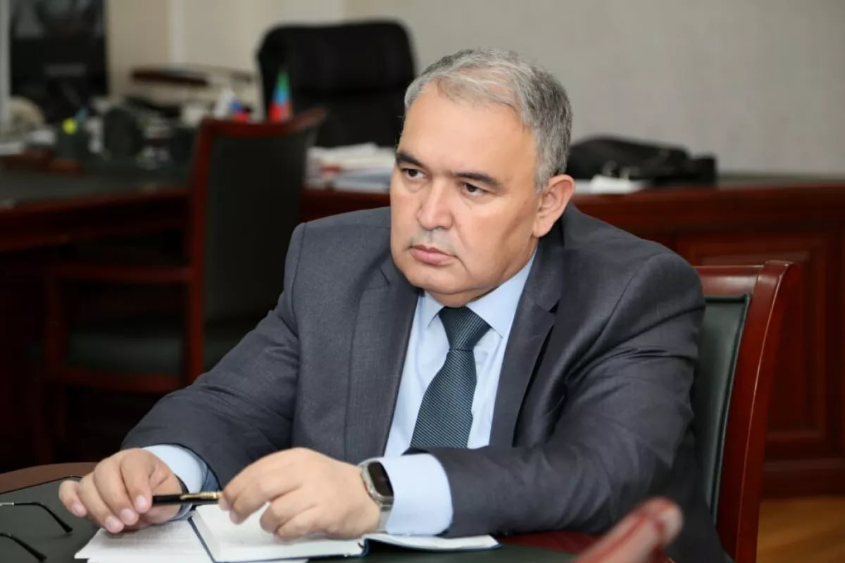 Экс министра в Дагестане уволили с волчьим билетом через суд Мухтарбий Аджеков не указал в декларации за 2022 год в частности доход полученный по предыдущему месту работы банковский счёт а также средства полученные от продажи недвижимости супруги дом и участок принадлежащие сыну В апреле 2025 года Аджеков ушёл с поста министра сельского хозяйства Дагестана по собственному желанию Однако прокуратура посчитала что формулировку нужно изменить из за допущенных нарушений антикоррупционного законодательства и обратилась в суд Советский районный суд Махачкалы постановил формулировку освобождения бывшего министра от должности нужно изменить с по собственному желанию на в связи с утратой доверия Подписывайтесь на нас во ВКонтакте и в Одноклассниках чтобы быть в курсе самых интересных новостей Кавказа Подписывайтесь на телеграм канал АиФ Северный Кавказ