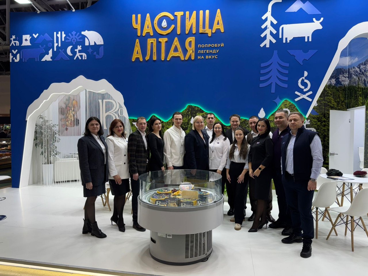 20 алтайских компаний представят свою продукцию в Москве Там пройдёт выставка Продэкспо 2026 Она открывается сегодня На стендах гости выставки смогут увидеть алтайские масла в спреях молочную продукцию от сыров до йогуртов с вкусовыми наполнителями И конечно наши производители привезут в столицу свою крупу Ожидается что на выставку приедут около 2000 компаний более чем из 35 стран Это хорошая возможность для участников найти новых партнёров покупателей и смежников Посетить павильоны можно до четверга в Международном выставочном центре Крокус Экспо Вести Алтай в МАХ