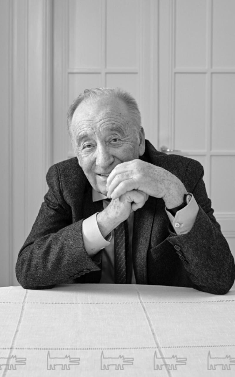 Программу посвящение Родиону Щедрину представят в Мариинском уже завтра 16 декабря композитору могло бы исполниться 93 года В 12 00 на исторической сцене смотрим балет Кармен сюита на музыку Бизе и с хореографией Альберто Алонсо В главных партиях выйдут Екатерина Кондаурова и Эван Капитен В 19 30 здесь же покажут балет Конек Горбунок Партию Ивана дурака исполнит Александр Сергеев Царь девицы Виктория Терешкина В 19 00 в Мариинском 2 дадут оперу Мертвые души в отмеченной Золотой маской постановке режиссера Василия Бархатова и художника Зиновия Марголина А в концертном зале прозвучит ранняя опера Щедрина Не только любовь которую поставил Александр Кузин