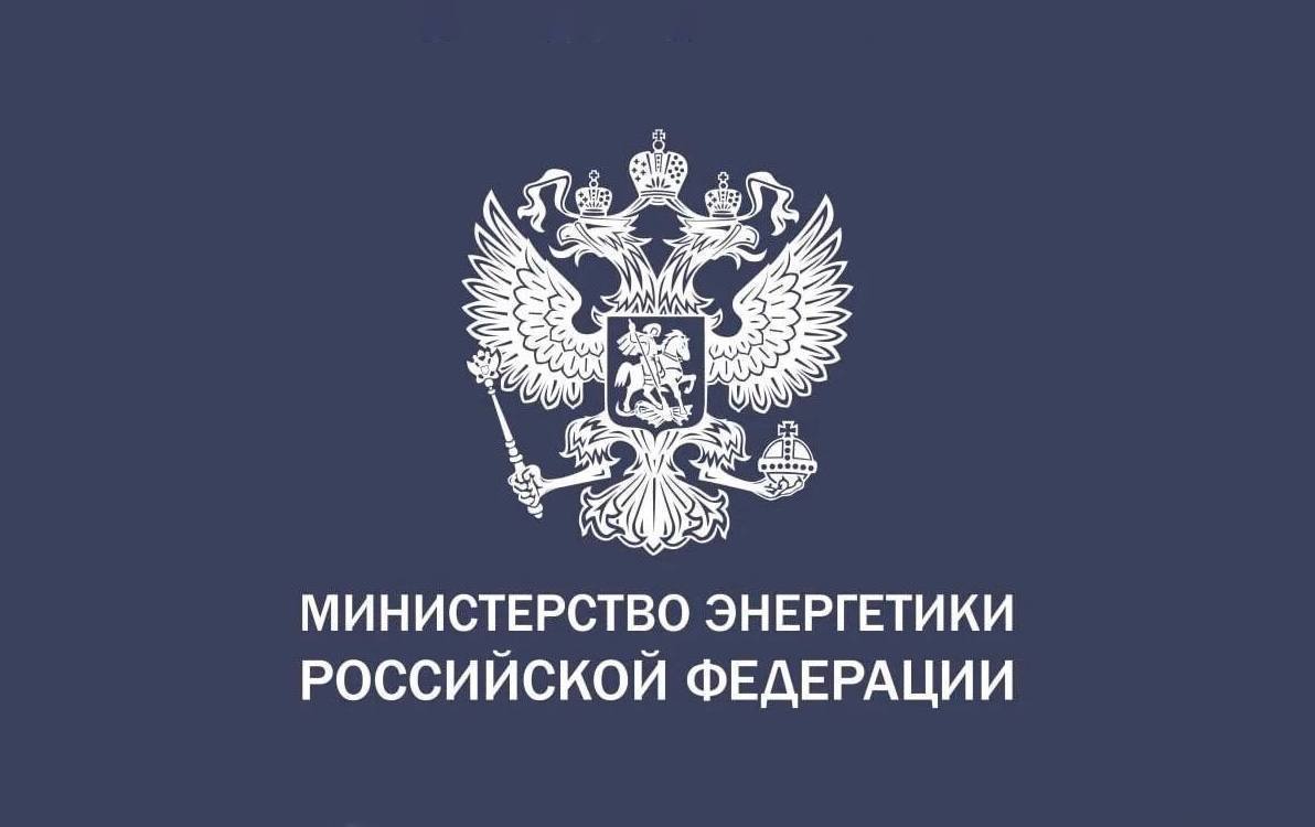 ИИ в энергетике: безопасность, инновации, суверенитет  Эдуард Шереметцев принял участие в двух сессиях Евразийского нефтегазового форума.   «Мы пытаемся за 3 года пройти путь, на который у других ушло 30 лет. И, несмотря на сложности, прогресс очевиден», — заявил замминистра.  Основные тезисы:    ИИ в ТЭК активно используется в финансово-хозяйственной деятельности, в виде нейросетевых агентов для контакт-центров и для транскрибации текстов;    В управлении технологическим оборудованием такие решения применяются с осторожностью — это связано с безопасностью персонала и непрерывностью производственных процессов;    Применяются меры господдержки разработчиков, в частности, индустриальные центры компетенций  ИЦК , созданные по поручению Председателя Правительства Михаила Мишустина.  В ходе сессии «Технологическое лидерство страны: межотраслевая кооперация + коммерциализация проектов» замминистра рассказал о трансформации технологической политики России.  «Просто заменить западный продукт отечественным — это лишь первый шаг. Настоящая цель — создавать решения, превосходящие зарубежные аналоги и востребованные в мире», — подчеркнул замминистра.    В ТЭК активно внедряются российские разработки - от систем для моделирования бурения и анализа данных до управления энергопотреблением. Также используются отечественные ERP, CRM и операционные системы.   «Полную технологическую независимость невозможно достичь в одиночку. Нужны партнёрства и обмен компетенциями с дружественными странами», — заключил Эдуард Шереметцев.
