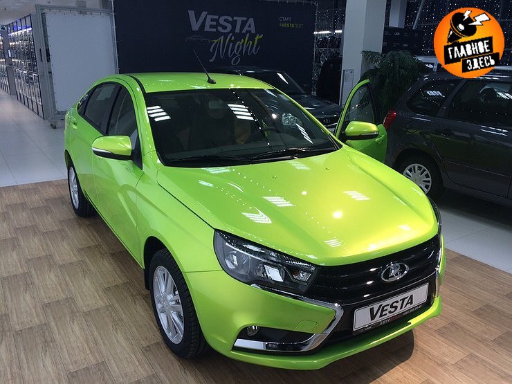 Мужчина отсудил у Lada 2 3 млн рублей из за шумной подвески Омский суд удовлетворил иск автовладельца к компании ООО Р Моторс ЛАДА присудив ему выплату компенсации в размере свыше двух миллионов рублей и замену автомобиля ненадлежащего качества Мужчина приобрел новую Lada Vesta стоимостью около 1 8 миллиона рублей Уже спустя две недели эксплуатации покупатель обнаружил серьезные недостатки постоянный стук гул и вибрации при движении Компания производитель отказала в претензии ссылаясь на отсутствие дефектов согласно внутренней проверке транспортного средства Клиент подал судебный иск инициировав проведение независимой экспертизы Эксперты подтвердили наличие производственного дефекта и отсутствие признаков износа деталей Главное здесь Подписывайтесь