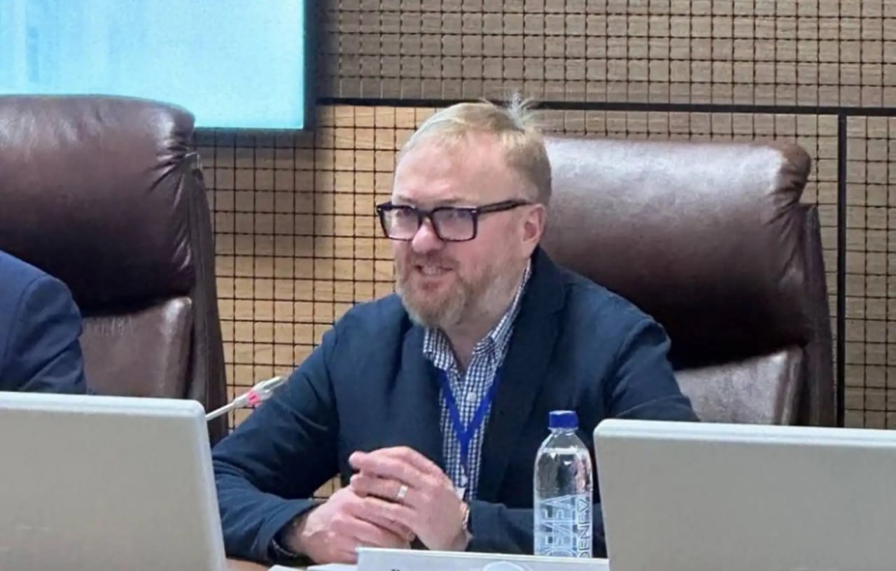 Заместитель председателя комитета Государственной Думы РФ по делам семьи, женщин и детей Виталий Милонов прокомментировал «Ридусу» заявление ведущего программы «Соловьёв Live» Сергея Карнаухова, что жёны ветеранов СВО должны им «ноги целовать», даже если терпят от них побои. По мнению Виталия Милонова, телеведущий хотел сказать, что семейные проблемы нельзя однозначно решать в духе «тупой либеральной парадигмы — чуть что не так, разводись и всё».