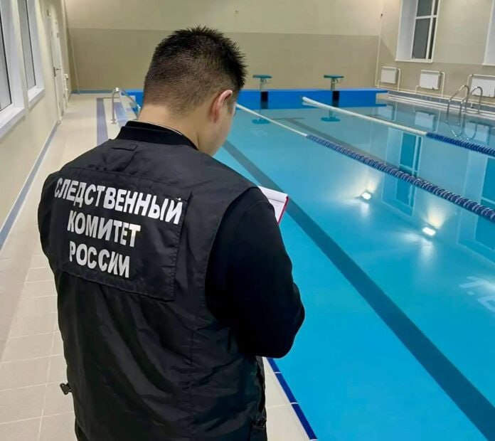 Следком России взял под контроль расследование отравления детей в Нерюнгри Глава Следственного комитета РФ Александр Бастрыкин поручил руководителю СУ СК по Якутии Виталию Кондратенко представить доклад о ходе и результатах расследования дела возбужденного после отравления детей в бассейне спортивной школы города Нерюнгри Подробнее читайте по ссылке Фото Следком Якутии yk24 ru в MAX Telegram ВК VK Видео