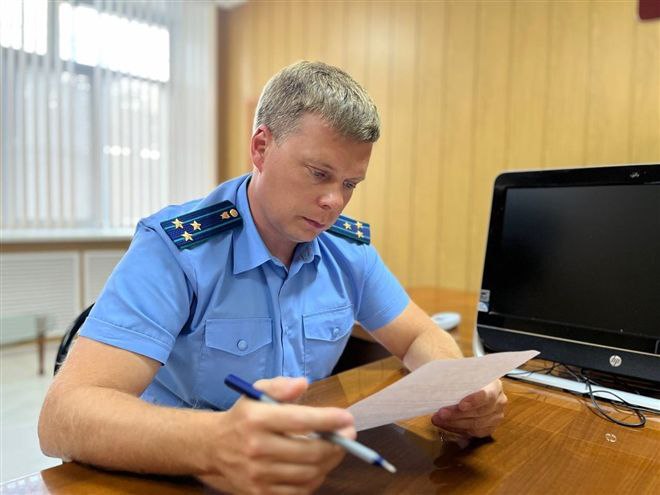 У главы правительства Самарской области появился новый зам   Состав заместителей председателя правительства Самарской области. Новичком в этой команде стал Никита Зубко, которого пару недель назад губернатор Вячеслав Федорищев представил как своего помощника.  Никита Зубко начинал карьеру по окончании Самарского государственного университета в 2007 года с должности следователя прокуратуры Красноглинского района Самары. С 2007 по 2009 года он трудился следователем Кировского межрайонного следственного управления Следственного комитета. Позже работал на разных должностях.  С 2015 года Никита Зубко занимал должность заместителя прокурора Красноярского района Самарской области, а в 2018 году стал прокурором Самары. В 2020 года его перевели на пост первого заместителя прокурора Рязанской области.  16 июня текущего года губернатор Самарской области Вячеслав Федорищев представил Никиту Зубко как своего нового помощника по работе правоохранительными органами. 2 июля стало известно о его повышении. Информация об этом появилась на сайте регионального правительства.   Теперь у главы правительства 6 заместителей. Виктор Злобич возглавляет министерство цифрового развития и связи, Регина Воробьева курирует социальный блок, Илья Щукин — финансовый, Михаил Белоусов — ЖКХ и ТЭК, Анастасия Сорокина — креативные индустрии. На Никите Зубко, судя по всему, останется организация взаимодействия с правоохранительными органами.  Фото: прокуратура Рязанской области