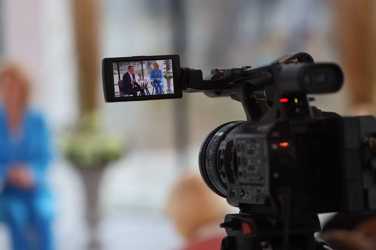 На пресс конференции подняли вопрос о восстановлении прямого авиасообщения с Республикой Корея Сейчас перелёты в эту страну напрямую не выполняются по причинам связанным с внешнеполитической ситуацией Мы готовы к восстановлению прямого сообщения сразу как только будут созданы для этого условия со стороны Республики Корея подчеркнул глава региона