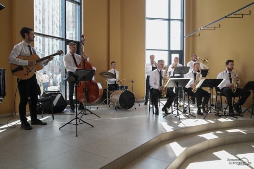 В Екатеринбурге отремонтируют театр и школы искусств В рамках программы Развитие культуры и искусства на 2026 2030 годы Уже в 2026 году обновят ДШИ 10 с новым концертным залом и зоной отдыха До конца 2027 го работы проведут в музыкальной школе Дунаевского и Камерном театре Программа предусматривает рост числа постановок и выставок теперь в МАХ