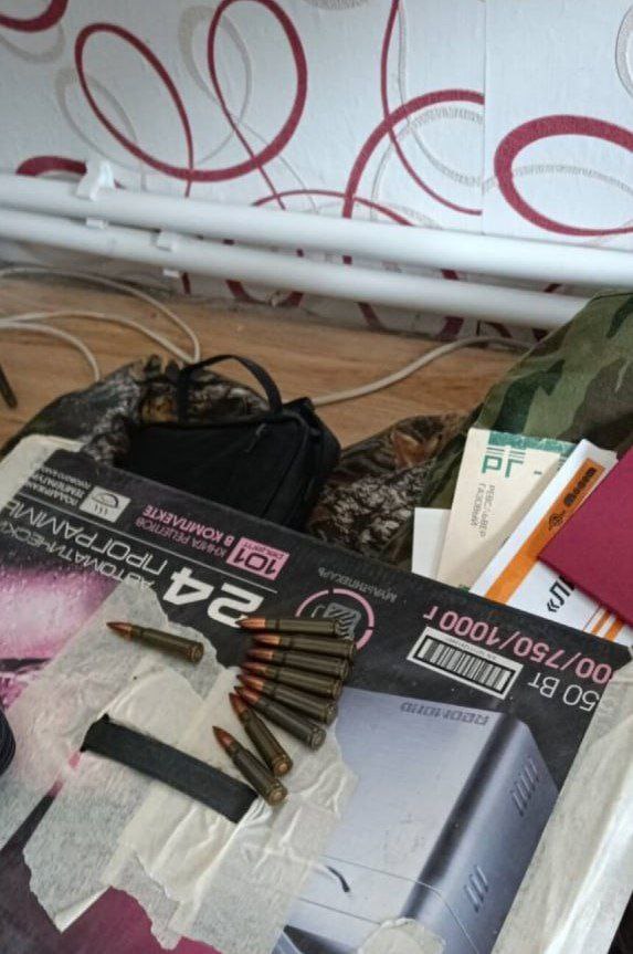 В Самарской области силовики пресекли деятельность неоязыческой секты. В Сызранском районе правоохранительные органы при поддержке Росгвардии ликвидировали ячейку неоязычников «Соборное вече». Группу создали местный житель Игорь Калганов и руководитель свердловской организации «Волшебное войско Руси» Игорь Полуйчик. По данным следствия, участники секты незаконно возводили постройки на землях образовательных учреждений. Их целью провозглашалось изменение конституционного строя и создание нового государства — «Великая Русь». В отношении Калганова возбуждено уголовное дело за хранение боеприпасов. Отмечается, что участники организации также привлекалась к административной ответственности за демонстрацию экстремистской символики.