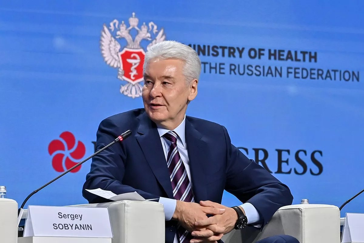 Сергей Собянин утвердил закон об упрощении установки шлагбаумов во дворах Жителям многоквартирных домов Москвы станет проще устанавливать шлагбаумы во дворах благодаря новому закону, утвержденному мэром Сергеем Собяниным. Об этом сообщает портал АГН «Москва». Пресс-служба уведомляет, что ранее процесс установки шлагбаумов был сложным и затратным для жителей, требовал самостоятельного оформления документов и согласования в различных инстанциях. Зачастую возникали трудности из-за разного статуса придомовых территорий и прилегающих…