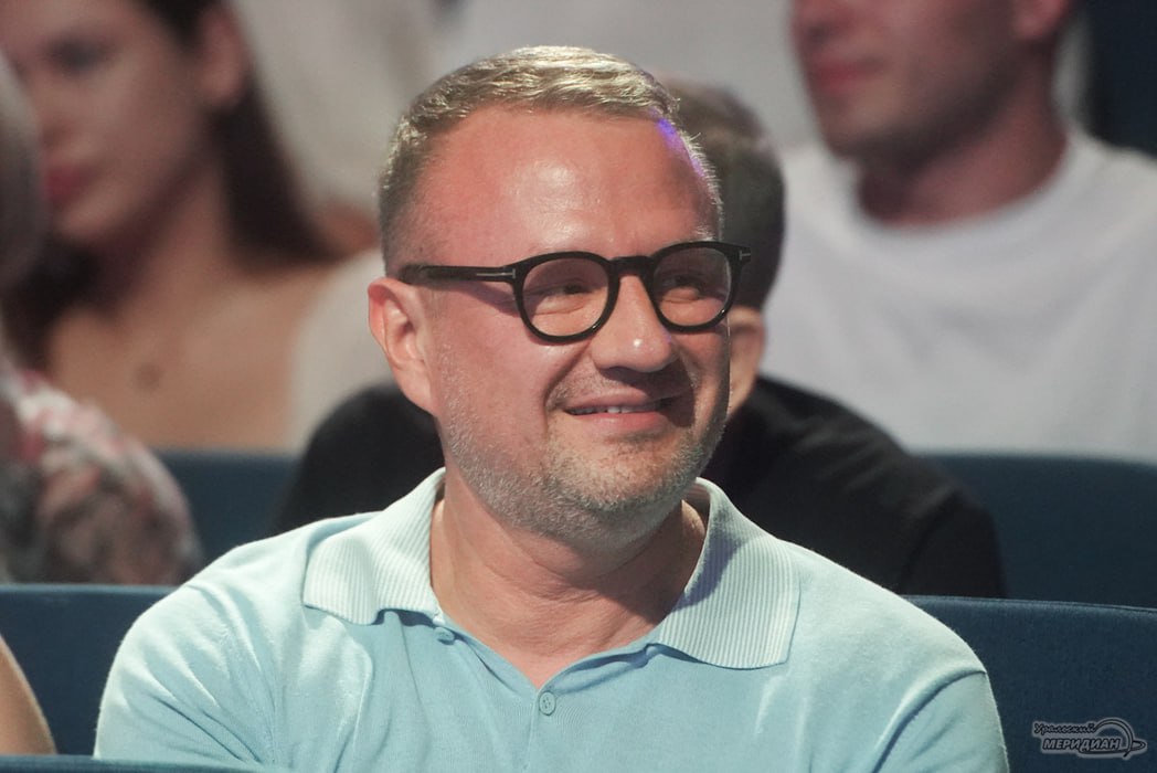 Бывшего директора «Екатеринбург-Экспо» Игоря Данилова хотят посадить на 7 лет. Свердловская прокуратура разослала релиз об уголовном деле в отношении управленца именно в дни ИННОПРОМ. Как установило следствие, с 2019 по 2023 год Данилов систематически выводил средства предприятия через корпоративную карту, используя для этого неосведомленного водителя. Для сокрытия хищений он оформил фиктивный договор займа с самим собой на сумму свыше 13 млн рублей, который впоследствии полностью погасил. Гособвинение настаивает на назначении наказания в виде 7 лет колонии общего режима и штрафа в 900 тыс рублей. «Уральский меридиан»