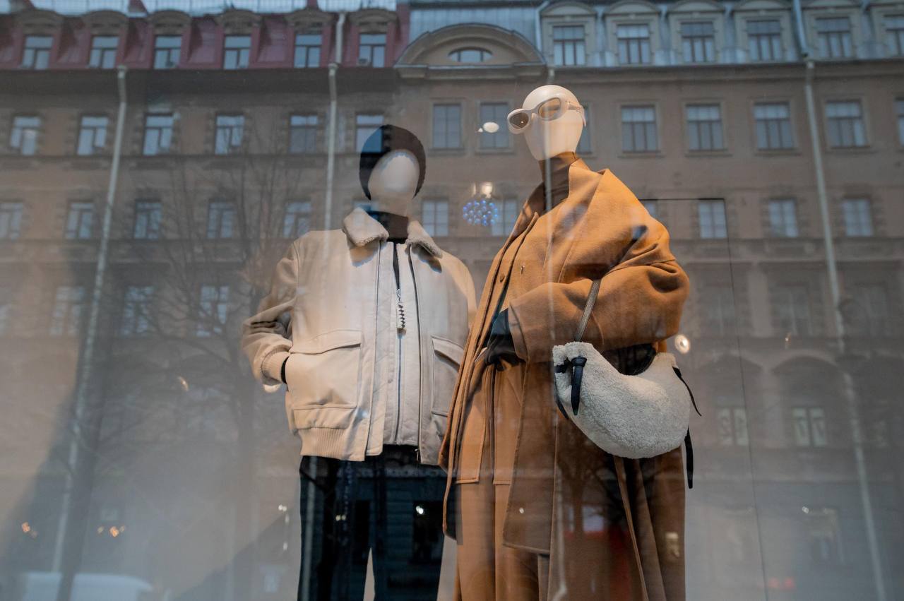 Средний чек на одежду и обувь к зиме в Петербурге превысит 7 5 тыс рублей сообщил ТАСС со ссылкой на следует из исследование банка Русский стандарт Стоил отметить что в Москве при этом он составил лишь 4 4 тыс рублей По стране средний чек увеличился на 15 Отмечается что траты на одежду к холодам начали расти уже в сентябре Кроме того показатель увеличивался от месяца к месяцу и к ноябрю относительно сентября составил 6071 рублей Сергей Ермохин ДП Подписаться на ДП в Telegram MAX