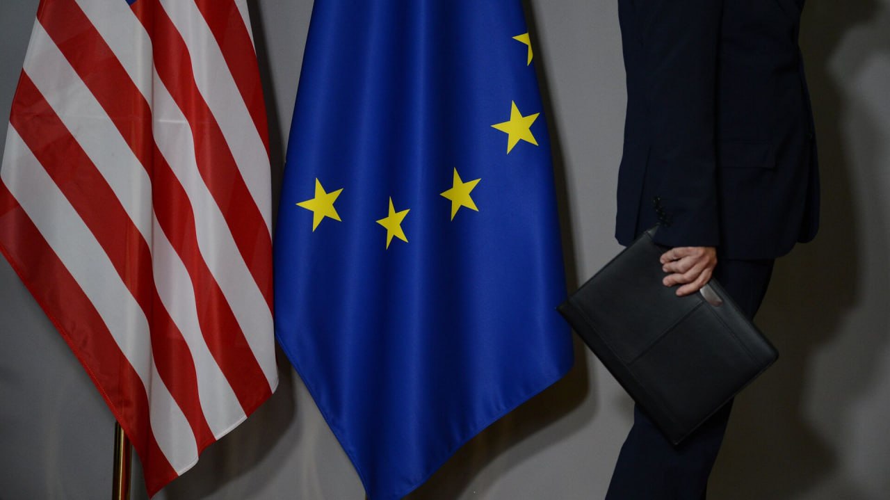 США и ЕС начинают переговоры по тарифам — сообщает Financial Times Стороны представили предложения по: — Торговым пошлинам — Цифровой торговле — Инвестициям Ранее ЕС оставался в стороне от активных переговоров, но теперь вовлечённость усилилась. Это может означать новое направление в торговой политике Запада, особенно на фоне глобальной напряженности и переформатирования экономических связей. Влияние на рынки: Улучшение торговых условий между США и ЕС способно снизить неопределённость, укрепить евро и доллар, а также позитивно повлиять на глобальные фондовые и крипторынки, чувствительные к геополитике и торговым барьерам. ⁉ Как думаете, смогут ли США и ЕС договориться — или экономические интересы всё-таки слишком различны? Наш бот с комбо / Our bot with combo Buy Stars without KYC Subscribe / Подпишись Chat / Чат Поддержи канал / Boost channel