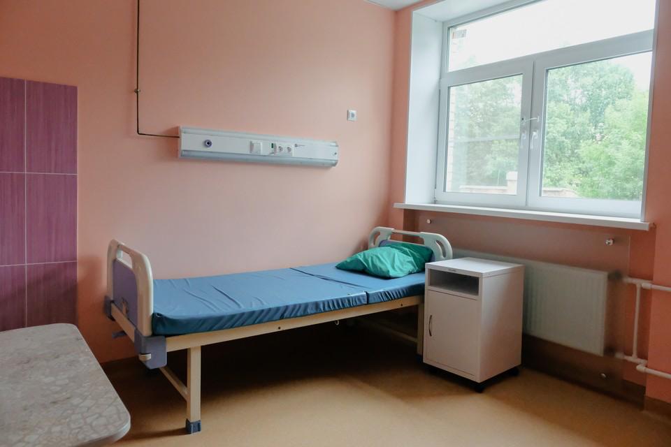 Более 30 человек отравились в банкетном зале White Hall в Перми После празднования выпускного 25 июня выпускники школы №2 им. Татищева, их родители и учителя пожаловались на признаки пищевого отравления. В заведении же обвинили во всем гостей, которые принесли с собой свои продукты. В настоящее время специалисты устанавливают все причины, а также условия и обстоятельства произошедшего. Ход и результаты эпидемиологического расследования находятся на контроле прокуратуры. Подпишись на «КП-Пермь»