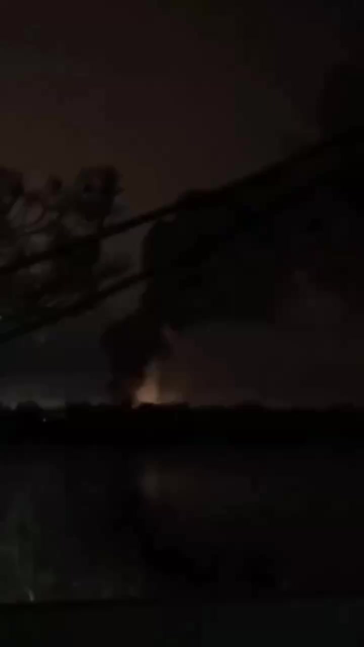 Пожар в Иркутске: горят гаражи и цех по производству стеновых панелей