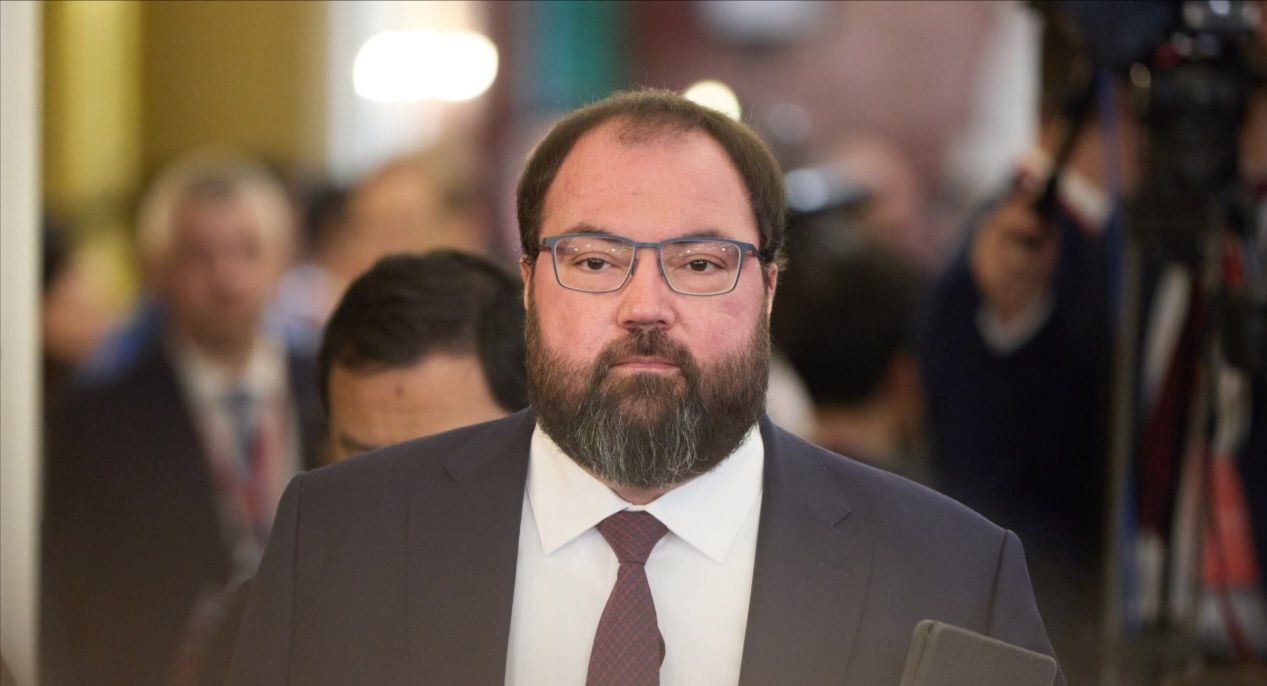 Глава Минцифры Максут Шадаев приглашён в Госдуму для разъяснений по законопроекту о штрафах за поиск экстремистской информации в интернете.