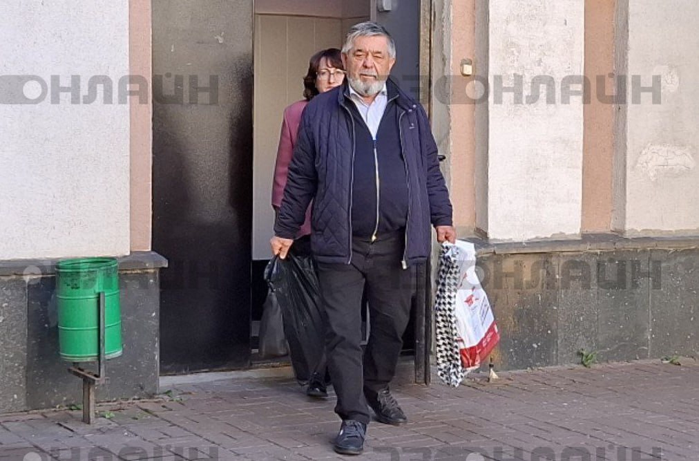 В ленинском райсуде начались отложенные на сегодня прения сторон по делу и о главврача областного клинического кожно венерологического диспансера Магомедгаджи Магомедова Прокурор запросила для Магомедова наказание в виде штрафа в размере зарплаты за 6 месяцев 1 098 475 98 и дополнительно лишение права заниматься деятельностью связанной с осуществлением полномочий заказчика связанных с закупкой товара работой услугами и обеспечением государственных нужд на 3 года Подписывайтесь 73online Присылайте новости