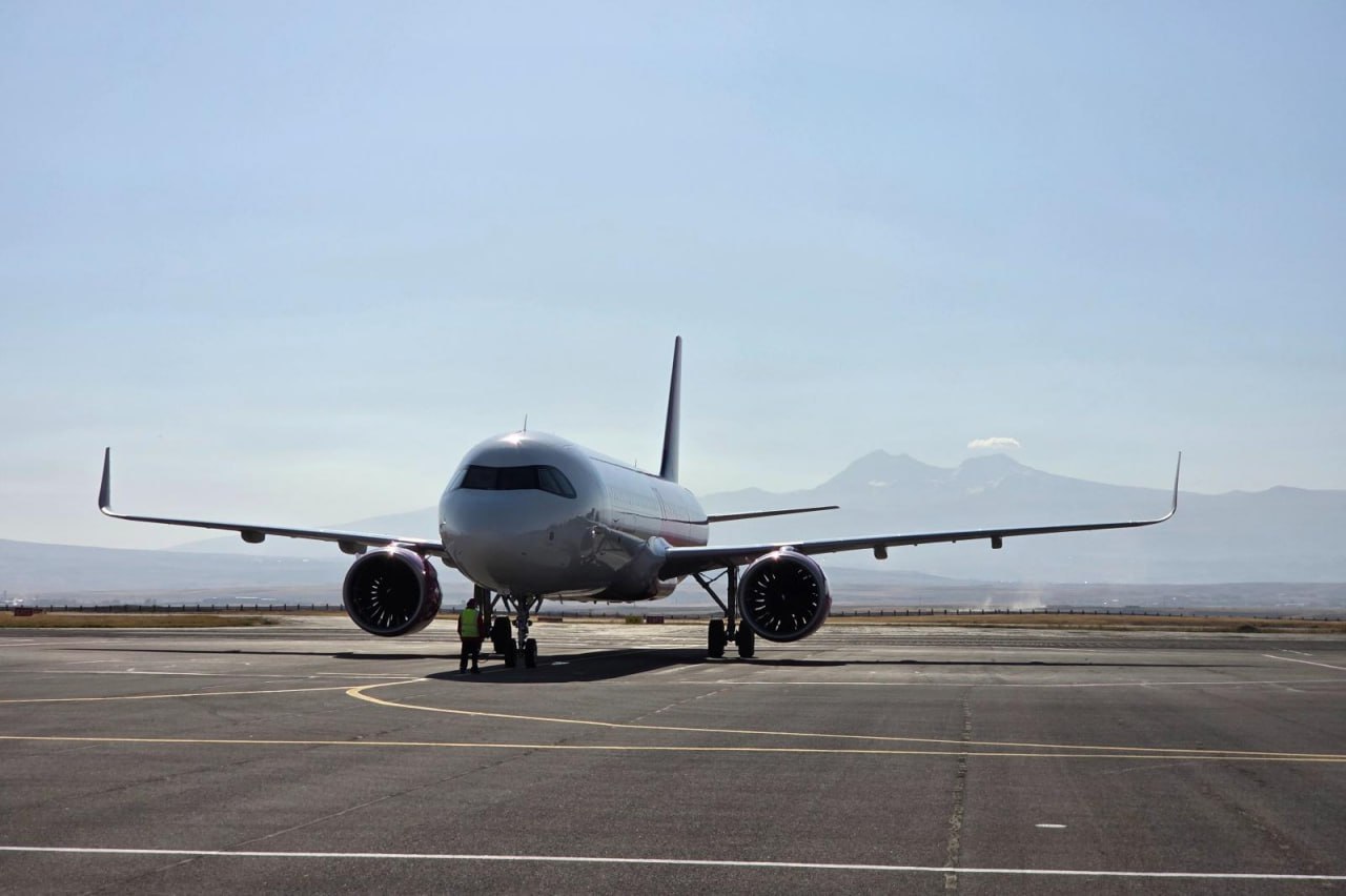 Авиакомпания Wizz Air начала выполнение полетов по направлению Ларнака Гюмри Ларнака С 30 сентября текущего года авиакомпания Wizz Air начала выполнять полеты по направлению Ларнака Гюмри Ларнака из международного аэропорта Ларнака в международный аэропорт Ширак в Гюмри Рейсы будут выполнятся два раза в неделю с 30 сентября по 25 октября по вторникам и субботам а начиная с 30 октября по четвергам и воскресеньям По вопросам о приобретении и наличии авиабилетов а также для получения дополнительной информации советуем посетить сайт авиакомпании wizzair com или воспользоваться мобильным приложением Мы поздравляем наших коллег и желаем им безопасных полетов
