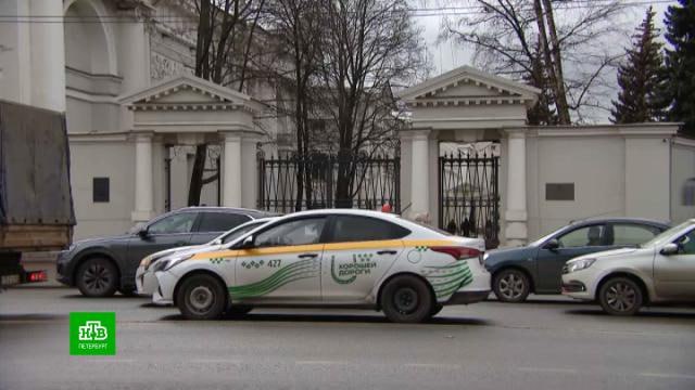 Мигрантам запретили водить петербургское такси. Соответствующее постановление подписал губернатор Беглов. Всем водителям-иностранцам дается три месяца, чтобы завершить работу в компаниях-перевозчиках. Документ вступит в силу по истечении 10 дней. -Петербург Буст канала
