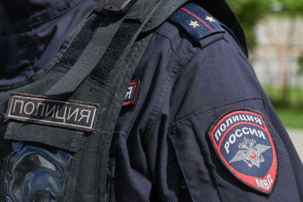 Устояла полиция. Прокуратура нашла законными претензии МВД к бойцу ММА из Кудрово Как сообщила прокуратура Ленобласти, надзорное ведомство признало законным уголовное дело о хулиганстве с применением насилия, возбужденное полицией после драки в Кудрово. По данным органов дознания, 5 июня у дома № 18, корпус 2 на Европейском проспекте в Кудрово подозреваемый нанес несколько ударов потерпевшим по голове. После серии взмахов агрессор скрылся. С материалами объединено уголовное дело о хулиганстве с применением оружия, возбужденное 19 апреля полицейским следствием Невского района Петербурга. 47news рассказывал, что речь идет о бойце ММА Исламе Вагабове. Он задержан убойным отделом уголовного розыска в понедельник, 16 июня, у 25-этажного дома на Европейском проспекте в Кудрово. Petrov Sergey/news.ru/Global Look Press