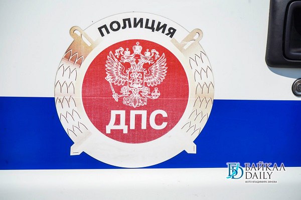 В Улан Удэ 33 летний мужчина погиб в опрокинувшейся иномарке Смертельное ДТП произошло ночью в Улан Удэ Как сообщили в УГИБДД по РБ 33 летний водитель Toyota Mark II около 00 10 ехал по улице Школьная и возле жилого дома слетел с проезжей части Автомобиль перевернулся Мужчина скончался на месте от полученных травм