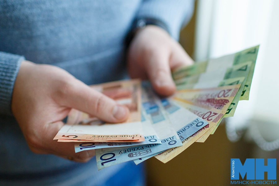 Зарплаты в Минске в какой сфере платят больше всего Наиболее высокооплачиваемой традиционно осталась сфера информации и связи где средний заработок достиг 6 751 1 рубля На втором месте финансовая и страховая деятельность 4 927 2 рубля дале идут строительство 4 316 8 рубля и профессиональная научная и техническая сфера 3 972 2 рубля Минск Новости MINSKNEWS BY Telegram Viber FB VK Inst TikTok YouTube