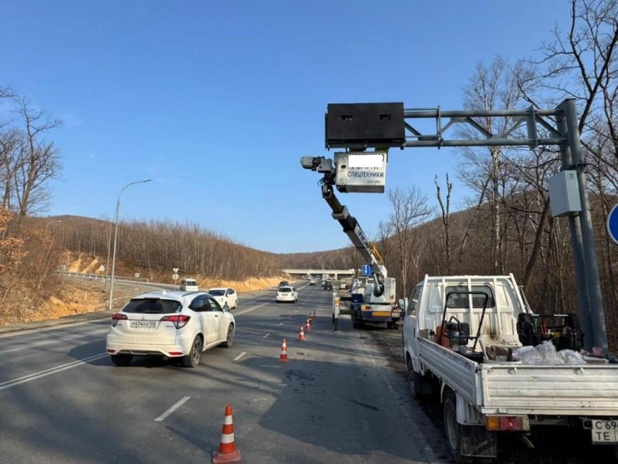 На объездной во Владивостоке появятся три новых информационных табло будут сообщать водителям данные о метеорологической обстановке дорожно транспортных условиях и работах Об этом сообщили в администрации Владивостока Табло установят на выезде из Снеговой Пади и при подъезде к ней а также в районе Басаргина 16 Подписывайтесь на РБК Восток