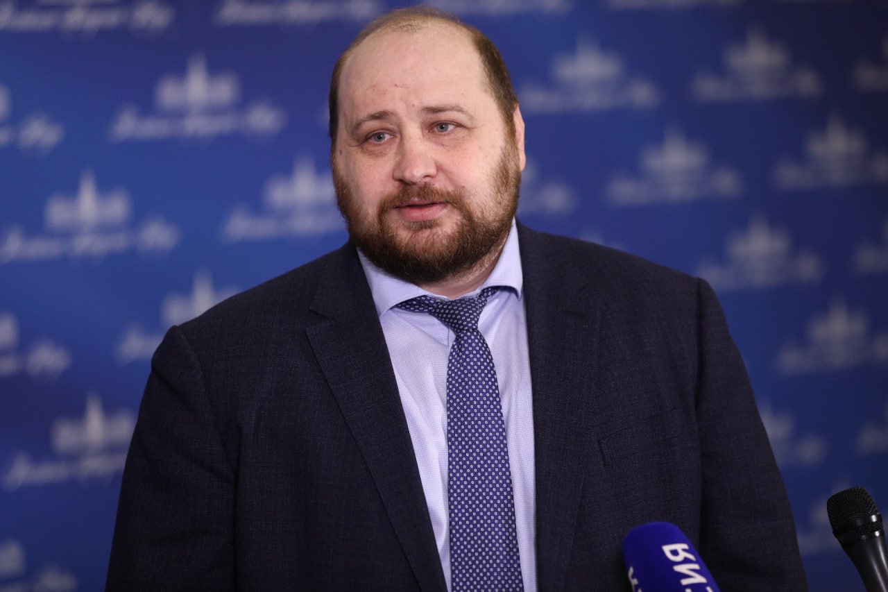 У Центра имени Гамалеи сменился директор Пост занял академик РАН Денис Логунов об этом сообщил министр здравоохранения Михаил Мурашко Прежнего директора Александра Гинцбурга поблагодарили за многолетний вклад в развитие отечественной науки и борьбу с инфекционными угрозами Теперь же Гинцбург продолжит работу в качестве научного руководителя НИЦЭМ имени Гамалеи Логунов же известен тем что был руководителем группы разработки российской вакцины от коронавируса Интересно с кем из директоров будет больше ассоциироваться обещанная вакцина от рака Медкарта