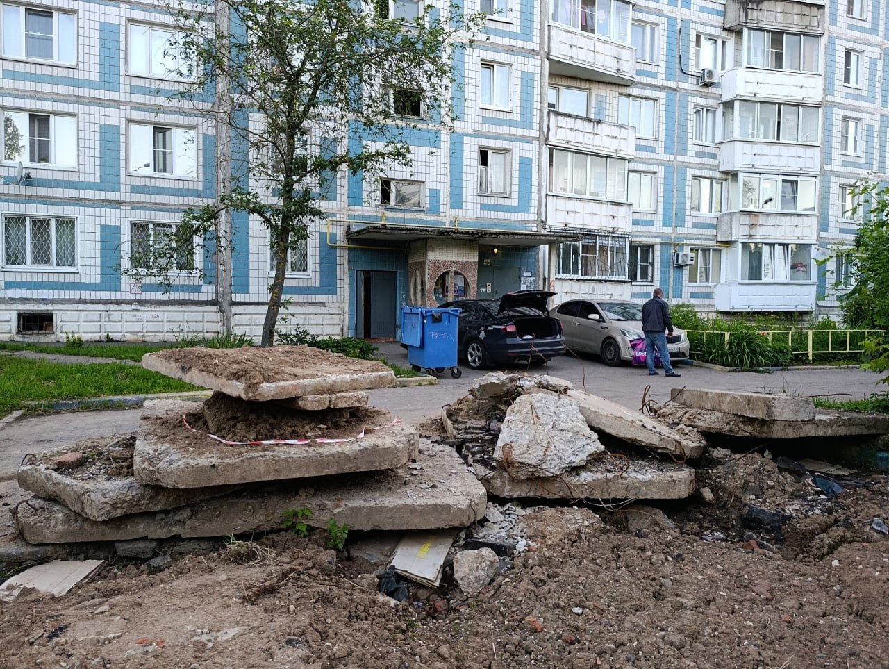 За первую неделю июля тарифы на холодное водоснабжение выросли в среднем по стране на 14,88%, сообщает Росстат. На горячее водоснабжение тариф вырос на 13,79%. Стоимость водоотведения выросла на 14,59%, отопления — на 13,8%, электроэнергии — на 13%. В отчете Минэкономики указано, что инфляция в сфере услуг за неделю составила 6,11%.