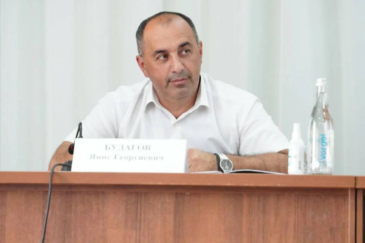 Задержан глава Крымска Янис Будагов пишут СМИ После обысков мэра Крымска увезли в Краснодар Предполагается что завтра ему могут избрать меру пресечения НАШИ НОВОСТИ ВКонтакте НАШИ НОВОСТИ Крымск ПОДПИСАТЬСЯ