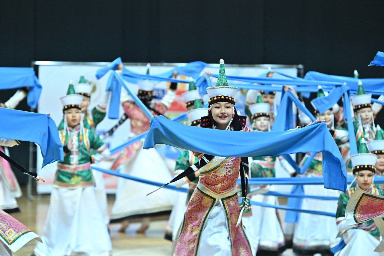 Бурятия станет хозяйкой Алтарганы в следующем году Фестиваль пройдет с 1 по 5 июля Глава Бурятии Алексей Цыденов в своем обращении к землякам подтвердил что в 2026 году наш регион станет хозяином крупнейшего всебурятского праздника Алтарганы 6 Мероприятие запланировано на 1 5 июля Международный фестиваль пройдет на нескольких площадках Основные события развернутся в Улан Удэ а также в Янгажинском дацане в в Иволгинском районе Далее фото телеграм канал Алексея Цыденова