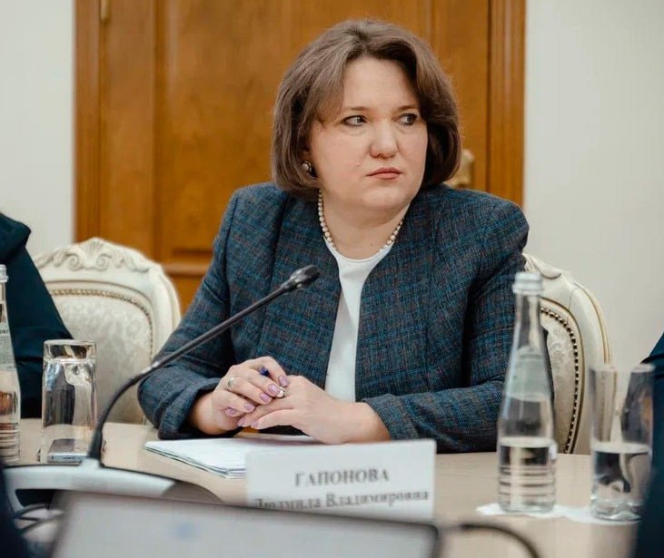 Людмила Гапонова 11 июля по собственному желанию покидает пост заместителя министра финансов и бюджетного контроля Курской области. В последнее время она исполняла обязанности министра, — сообщили в региональном Правительстве
