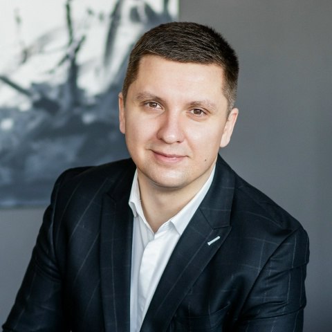 Директор оренбургского колледжа Сафин переехал в Екатеринбург Никита Сафин занял пост замминистра образования Свердловской области Он уволился на прошлой неделе с поста директора ГАПОУ Академия сервиса Отметим что он победил в праймериз Единой России в Оренбурге в преддверии выборов в Оренбургский городской совет Подпишитесь на канал ЕАН Оренбург