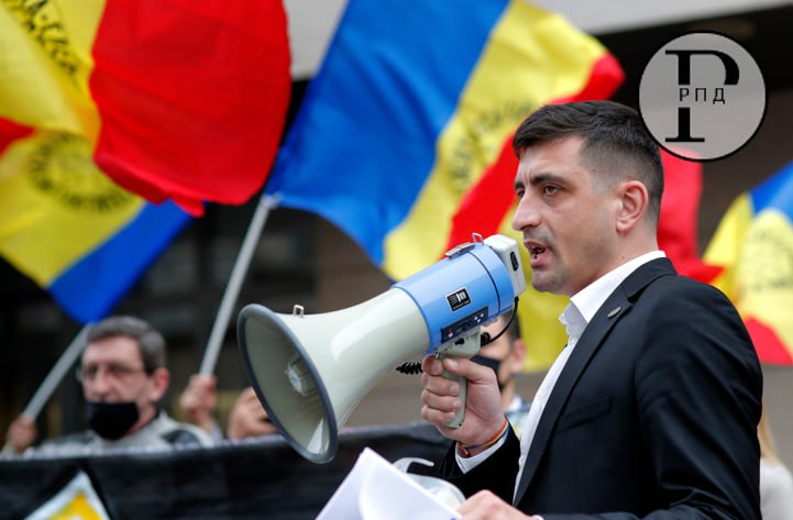 Румыния против Урсулы фон дер Ляйен Лидер оппозиционного Альянса за объединение Румын Джордже Симион объявил, что собирает подписи депутатов Европарламента для вынесения вотума недоверия Урсуле фон дер Ляйен. Симон заявил, что планирует для этого работать со "всеми 720 евродепутатами".
