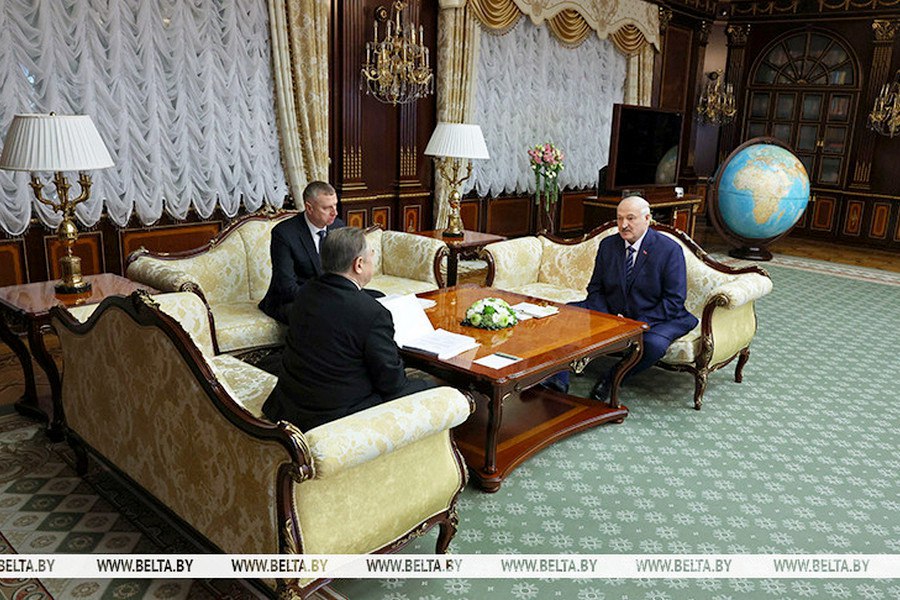 Александр Лукашенко Россия и Китай это жизненно необходимые для существования Беларуси государства Об этом Президент Беларуси Александр Лукашенко заявил на встрече с государственным секретарем Союзного государства Сергеем Глазьевым