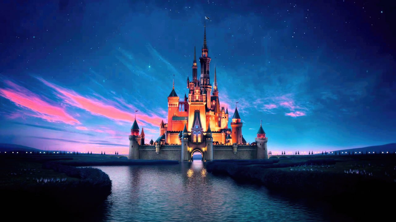 Студии Disney и Universal подали в суд на Midjourney из-за нарушения авторских прав В иске против Midjourney компании Disney, Marvel, Lucasfilm, 20th Century, Universal и DreamWorks приводят примеры сгенерированных ИИ изображений персонажей вроде Дарта Вейдера, Валл-И, штурмовиков, Миньонов и Шрека как доказательство нарушения авторских прав. Представитель Disney назвал эти действия пиратством. Иск, поданный в федеральный суд Лос-Анджелеса, обвиняет Midjourney в создании «бездонной ямы плагиата». В документе подробно описывается, как платформа позволяет пользователям легко генерировать контент, использующий интеллектуальную собственность Disney и Universal. Кадр: Disney
