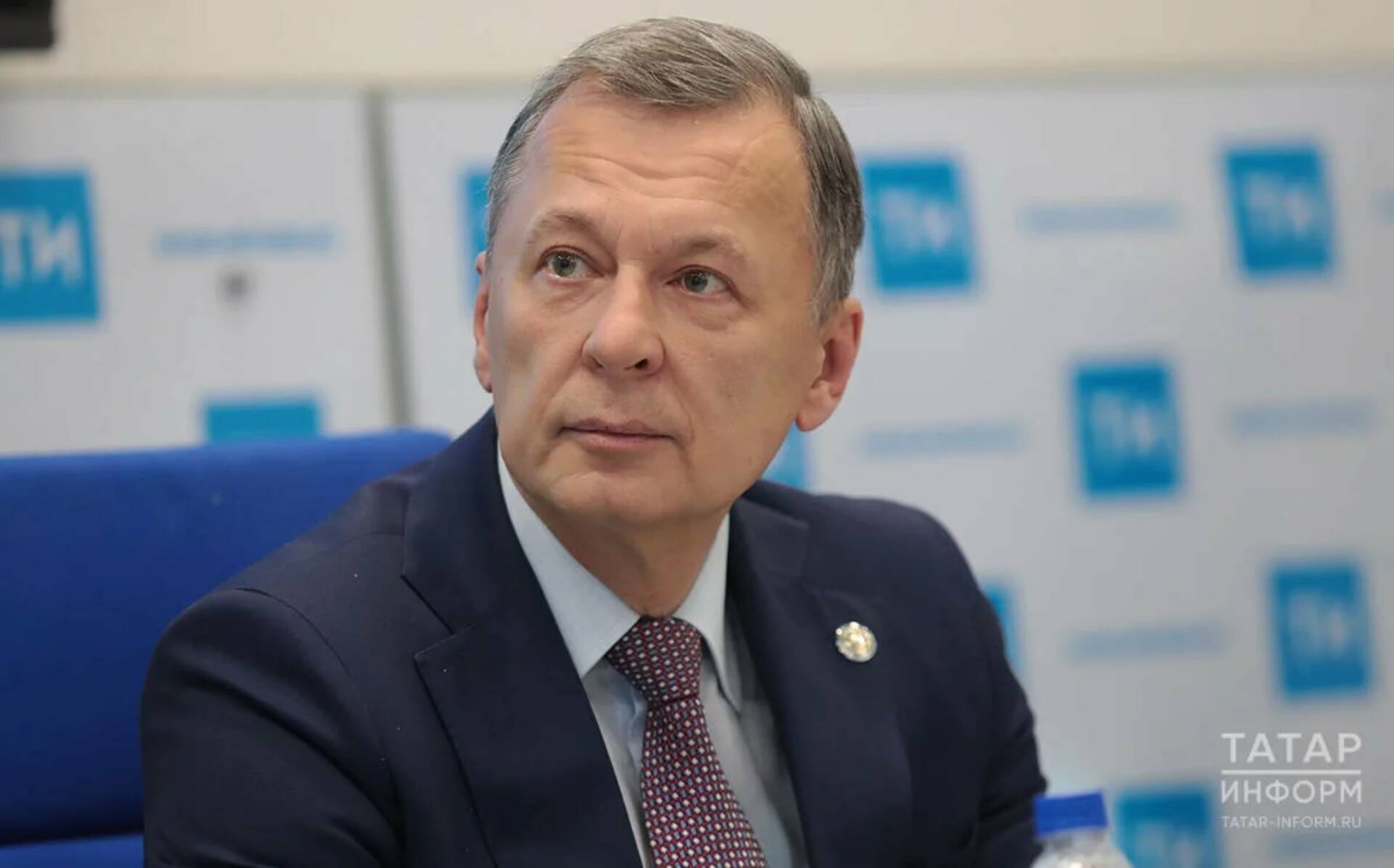 Марат Сафиуллин прокомментировал отставку Рашида Рахимова Президент Рубина Марат Сафиуллин прокомментировал отставку Рашида Рахимова из казанского клуба Напомним что ранее еще 13 декабря 2025 года ТИ Спорт сообщал о принятом руководством казанского клуба принципиальном решении расстаться со специалистом Читать полностью