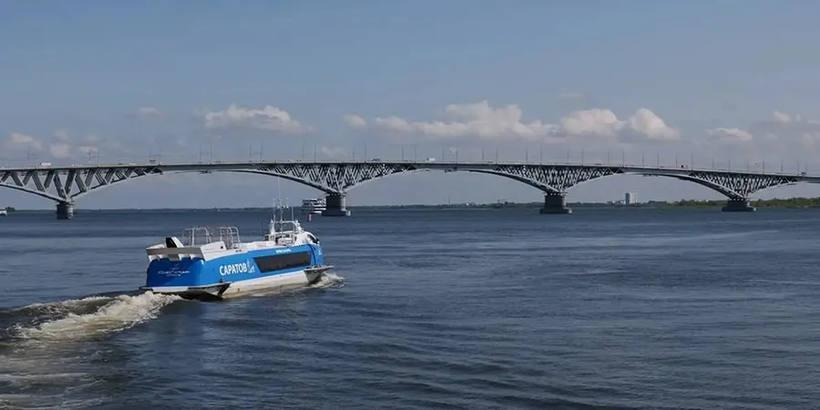 В Саратовской области из за подъема воды отложили запуск Валдаев В Саратовской области не могут запустить скоростные суда Валдай из за поднявшегося уровня воды в Волге В связи с этим запланированный на 8 мая старт временно откладывается Как отметил министр транспорта области Николай Сергеев произошел сезонный подъем воды поэтому на данный момент сроки открытия навигации будут скорректированы Специалисты мониторят состояние Волги поэтому навигацию откроют как только позволит гидрологическая обстановка Сергеев подчеркнул что приоритетом остается обеспечение безопасности перевозки пассажиров и сохранение судов В прошлом году акваторию Волги бороздили два судна на подводных крыльях которые перевезли около 28 тысяч человек В декабре прошлого года в регион доставили еще одно судно Генерал Панфилов Возобновить пассажирские речные перевозки удалось в прошлом году при поддержке председателя Госдумы Вячеслава Володина Скоростные суда курсируют по маршруту Саратов Маркс Воскресенское Вольск Балаково Подписывайтесь на наш канал в MAX