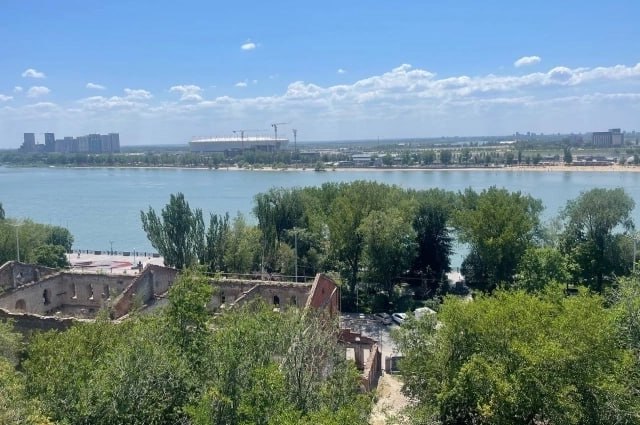 В Ростове сточные воды попадают в Дон Пользователи социальных сетей высказывают предположение о причине систематического загрязнения реки Дон канализационными стоками в районе Ростова По мнению интернет пользователей проблема может быть связана с неисправностью канализационной насосной станции расположенной на улице Городовика в Нахичевани Донское Министерство природы сообщило в своих социальных сетях что специалисты готовят информацию для передачи в Черноморо Азовское морское управление Росприроднадзора для дальнейшего рассмотрения После получения информации о загрязнении управление надзорного органа обещает принять все необходимые меры Подпишись на AiFRostov