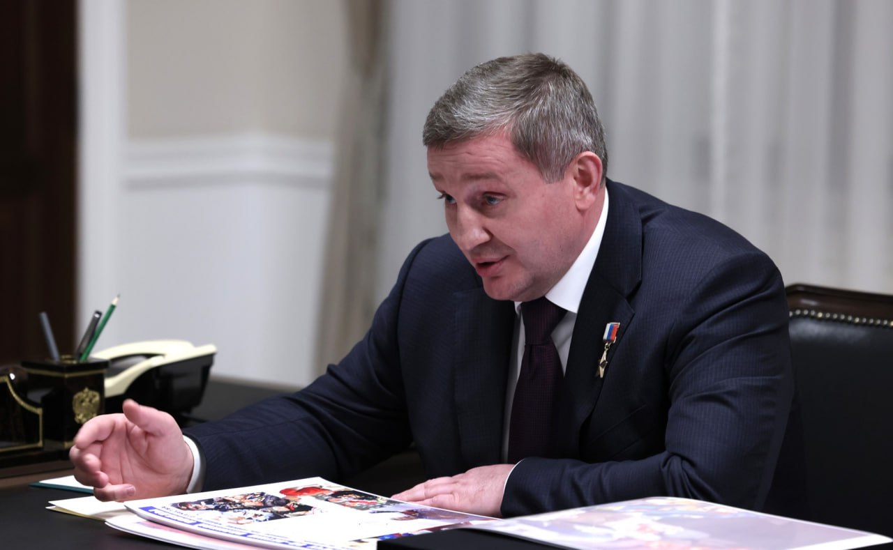 Губернатор Волгоградской области Андрей Бочаров улучшил позиции в Рейтинге влияния глав субъектов РФ от Агентства политических и экономических коммуникаций #АПЭК . По итогам июня 2025 года он находится на 70 месте. Месяцем ранее Андрей Бочаров был на 74 строчке данного рейтинга. Источник фото: Kremlin.ru.
