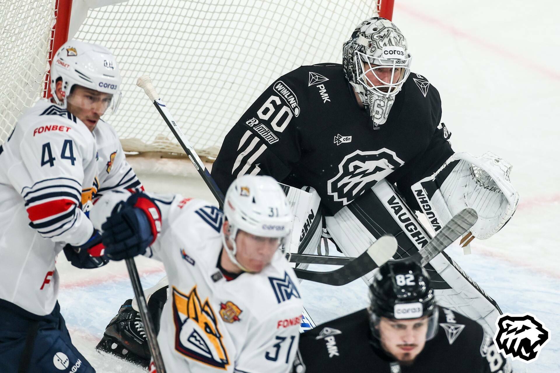 Трактор расторг контракт с Крисом Дригером Челябинский Трактор официально объявил о расторжении контракта с вратарем Крисом Дригером Стороны пришли к взаимному согласию относительно прекращения сотрудничества Для 31 летнего канадского голкипера нынешний сезон стал первым в Континентальной хоккейной лиге В команду из Челябинска он перебрался минувшим летом Проведя 23 игры Дригер смог одержать восемь побед демонстрируя показатель надежности 89 7 и средний коэффициент 3 05 шайбы за игру Читать полностью