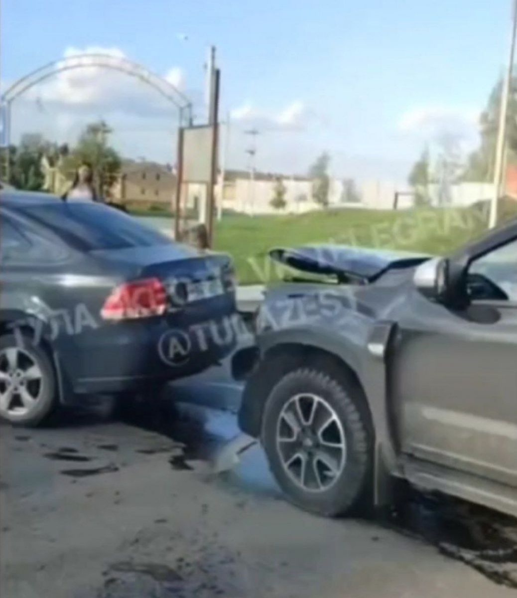 В Туле на Московском шоссе из-за ДТП водители встали в "багровую" пробку     В Туле на Московском шоссе произошло ДТП из-за чего образовалась большая пробка. Подробности уточняются у Госавтоинспекции.  ↗  Прислать новость   Подписаться