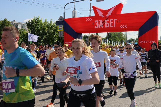 В Челябинской области на поддержку спорта выделят почти 3 млрд рублей   www up74 ru articles news 168348 На официальном портале правовой информации опубликовано постановление за подписью главы региона о выделении субсидии в размере 2 8 миллиарда рублей Фонду поддержки спортивных и социальных проектов Челябинской области Планируется что Фонд направит выделенные деньги на организацию различных мероприятий которые проведет своими силами либо выступит в роли соорганизатора Стоит отметить что согласно постановлению в 2027 2028 годах размер субсидий также составит 2 8 миллиарда рублей