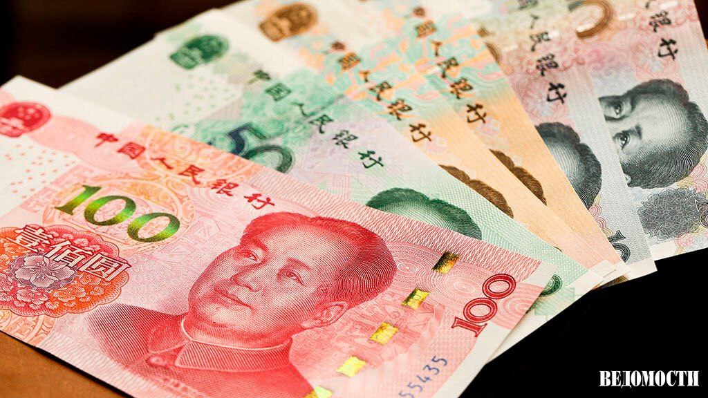 ВТБ будет покупать новые юаневые облигации Минфина но объем пока не назовет заявил предправления ВТБ Андрей Костин на инвестиционном форуме Россия зовет Юаневые ОФЗ это очень серьезное действие для фондового рынка сказал первый зампред правления ВТБ Дмитрий Пьянов Их выпуск может стать бенчмарком для юаневых активов ВТБ заинтересован в покупке юаневых бондов для балансироки активов и пассивов в валюте отметил Пьянов Те интервалы доходности которые анонсировал Минфин по выпускам позволяют нам с достаточной доходностью и риском размещать эти пассивы отметил топ менеджер ВТБ Минфин 2 декабря соберет заявки на дебютные выпуски ОФЗ в китайских юанях Ориентир по купону для облигаций на 3 2 года составляет 6 25 6 5 годовых на 7 5 лет не выше 7 5 Покупка ОФЗ и получение выплат по ним будет доступно в китайских юанях или в российских рублях по выбору инвестора Подпишитесь на Ведомости