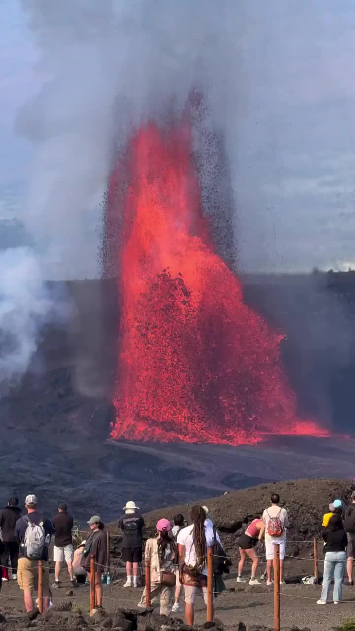 Извержение вулкана Килауэа на Гавайях: высота лавовых фонтанов достигает 460 метров