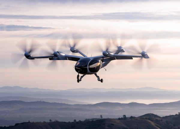 В Дубае могут запустить беспилотное аэротакси в 2026 году В Дубае возможно появление беспилотного аэротакси уже к 2026 году Успешные испытания провела американская компания Joby Об этом сообщает передает BFM ru со ссылкой на телеканал NBC Сообщается что это четырехместная капсула по габаритам сопоставимая с внедорожником Она использует для взлета и передвижения шесть электрических винтов Максимальная скорость которую способен развивать этот транспорт достигает 320 километров в час На разработку данного проекта ушло 16 лет aviaru net n289897