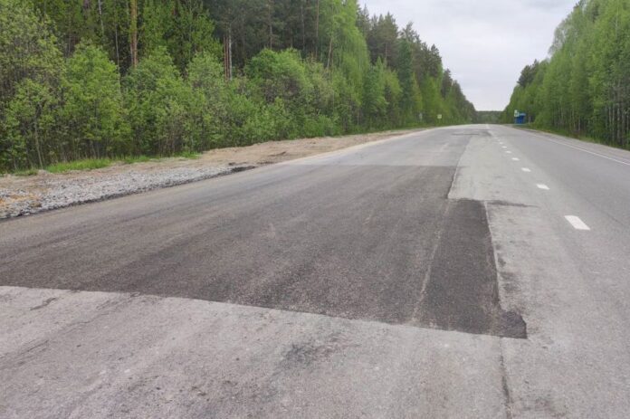 Основные работы по восстановлению дорожного покрытия на участках автодороги Белоярский — Асбест, разрушенного из-за движения большегрузов, завершены В ближайшие дни специалисты нанесут разметку на обновленные участки. На сегодняшний день основные работы завершены. В начале июня нанесут обновленную разметку. К лету трасса будет полностью готова к сезону и обеспечит безопасный бесперебойный проезд. Подробнее читайте на сайте «Областной газеты». департамент информационной политики Свердловской области Подписаться на «ОГ» Прислать новость Поддержать канал