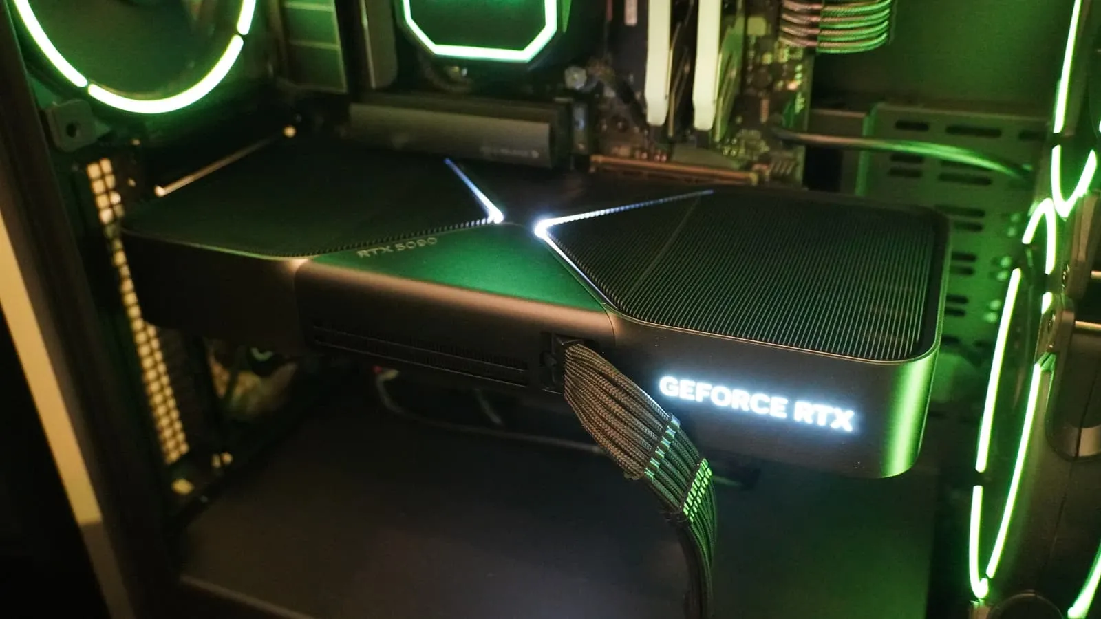 NVIDIA планирует увеличить стоимость флагманской GeForce RTX 5090 на 300 У компании просто нет денег чтобы поспевать за ростом цен на память